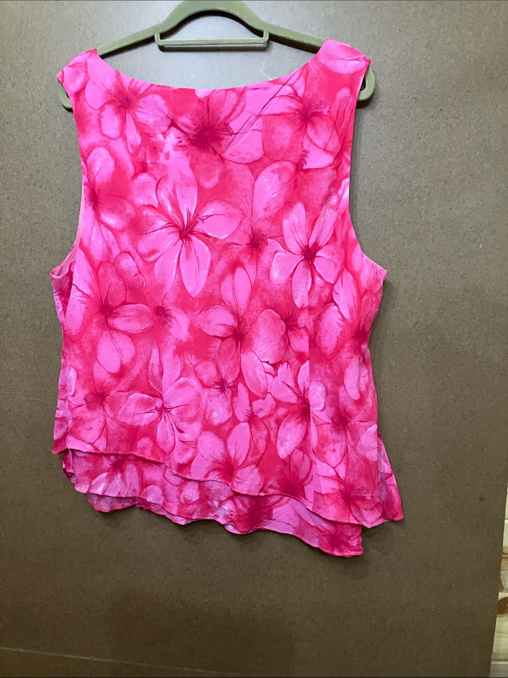 Donna Ricco Hot Pink Floral Sleeveless Layered blouse - Picture 9 of 10
